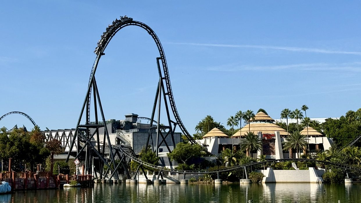 Jurassic World VelociCoaster